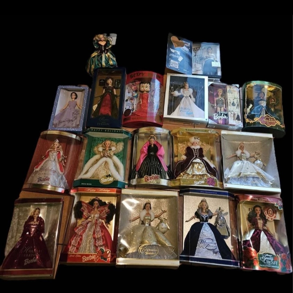 Barbie Collector's Edition 19 Dolls- PICK UP ONLY!